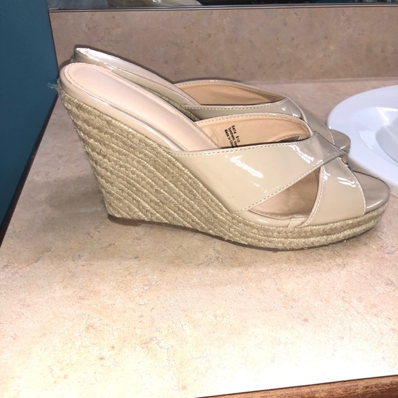 nude wedge dress shoes